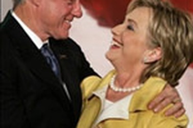 Nhà Trắng cáo buộc vợ chồng Clinton "đạo đức giả"