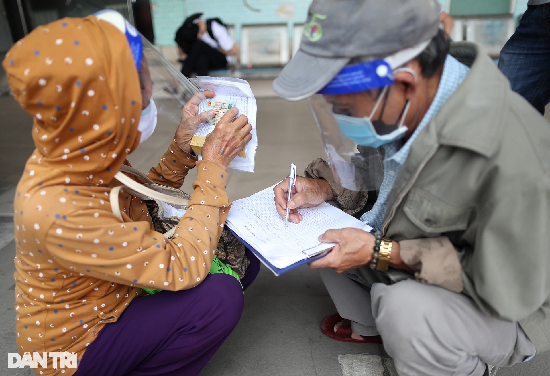 Sân bay Tân Sơn Nhất nhộn nhịp, bến tàu xe ở TPHCM vắng vẻ chiều cuối năm - 5 Sân bay Tân Sơn Nhất nhộn nhịp, bến tàu xe ở TPHCM vắng vẻ chiều cuối năm - 5