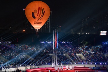 Toàn cảnh lễ khai mạc SEA Games 31: Rực rỡ chào mừng Đông Nam Á tỏa sáng