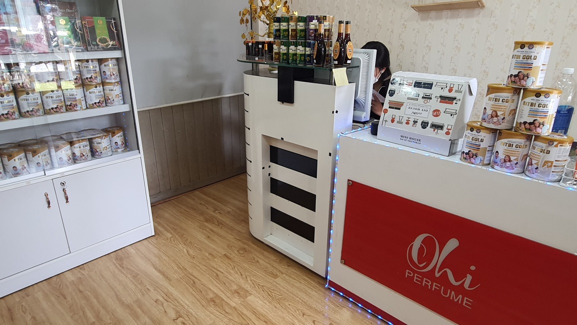 Nữ siêu trộm tinh quái tay mua hàng, chân móc ví tiền trong ba lô - 2 Nữ siêu trộm tinh quái tay mua hàng, chân móc ví tiền trong ba lô - 2