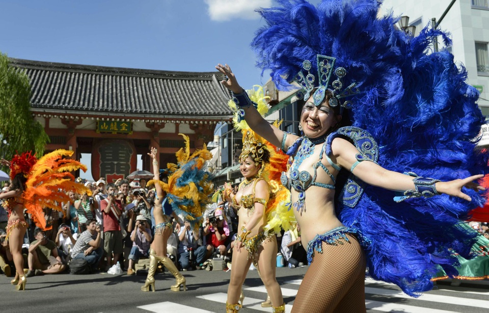 Hòa mình vào vũ điệu samba sôi động trên đường phố Tokyo - 3 Hòa mình vào vũ điệu samba sôi động trên đường phố Tokyo - 3