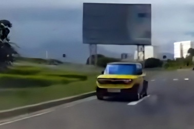 Lái ô tô chạy ngược chiều, nữ tài xế bị phạt 19 triệu đồng