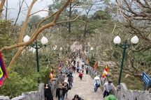 Thí điểm đón khách du lịch ngoài tỉnh tại Yên Tử và Tuần Châu