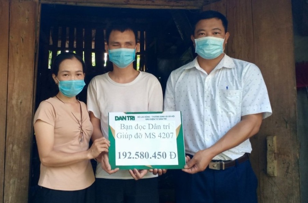 Khởi công xây dựng Ngôi nhà Nhân ái dành tặng người đàn ông mù - 3 Khởi công xây dựng Ngôi nhà Nhân ái dành tặng người đàn ông mù - 3