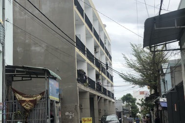 Nam sinh viên chết trong tư thế treo cổ, miệng bị dán băng keo