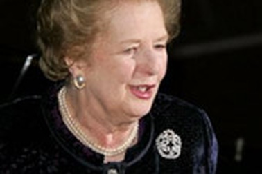 “Bà đầm thép” Margaret Thatcher phải nhập viện 