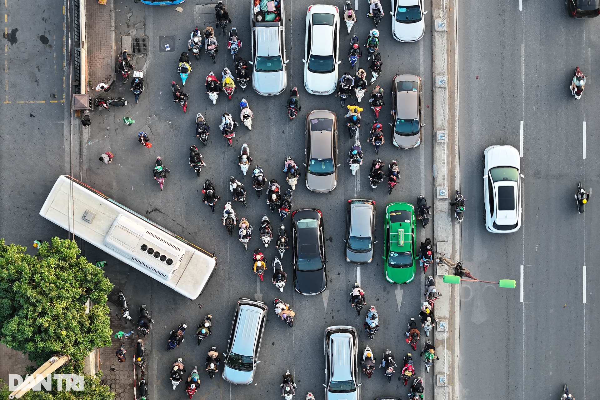 Kết thúc nghỉ Tết Dương lịch, ô tô ùn hơn 2km trên cao tốc Pháp Vân-Cầu Giẽ - 5 Kết thúc nghỉ Tết Dương lịch, ô tô ùn hơn 2km trên cao tốc Pháp Vân-Cầu Giẽ - 5