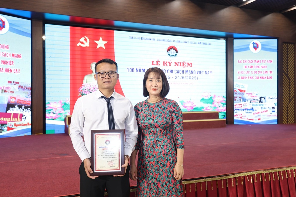 Phóng viên báo Dân trí đạt giải C Giải Báo chí Trần Phú - 1 Phóng viên báo Dân trí đạt giải C Giải Báo chí Trần Phú - 1