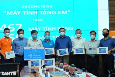 Trao hàng trăm máy tính cho học sinh có hoàn cảnh khó khăn Cần Thơ