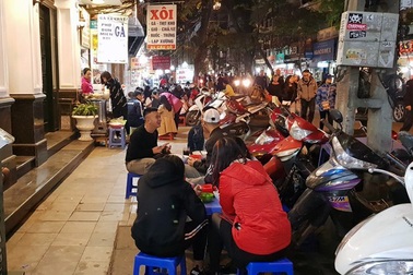 Biến đổi bất ngờ, phố Cầu Gỗ - Hà Nội mất dần bộ mặt cũ