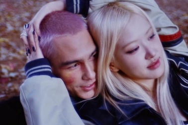Rộ tin Rosé yêu nam chính điển trai của MV "Toxic till the end"