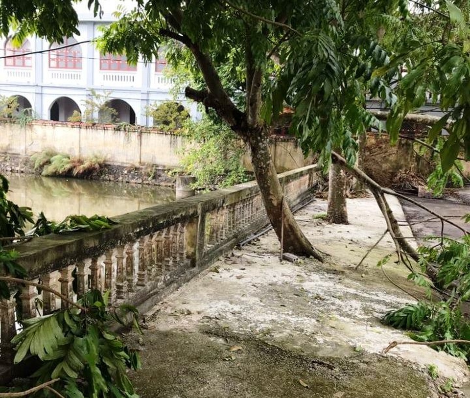 Nguyên Phó Giám đốc bệnh viện tử vong dưới ao trong khuôn viên viện - 1 Nguyên Phó Giám đốc bệnh viện tử vong dưới ao trong khuôn viên viện - 1