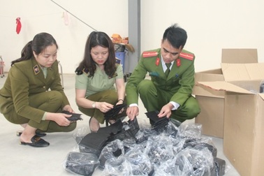 Thu giữ hàng nghìn khẩu trang y tế không nhãn mác được bán với giá cao