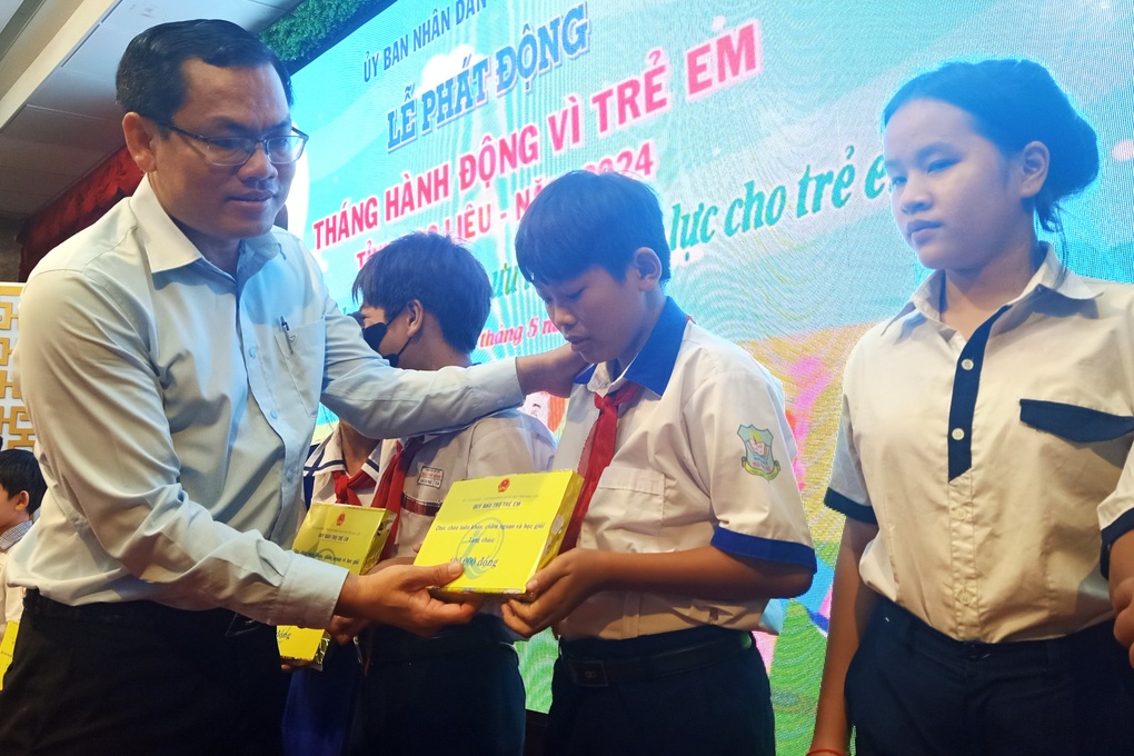 Chủ động, giải quyết triệt để các vụ xâm hại, ngược đãi, bạo hành trẻ em - 1 Chủ động, giải quyết triệt để các vụ xâm hại, ngược đãi, bạo hành trẻ em - 1