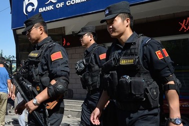 Tấn công bằng kéo và đâm xe ở Bắc Kinh