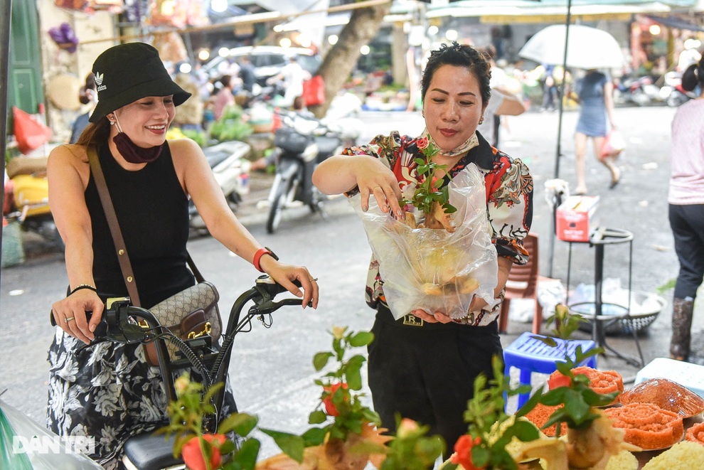 Chợ nhà giàu mùa dịch: Chẳng còn khách chịu chi, gà càng to càng ế - 6 Chợ nhà giàu mùa dịch: Chẳng còn khách chịu chi, gà càng to càng ế - 6