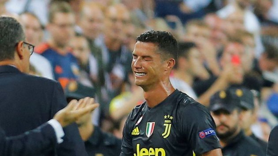 C.Ronaldo ấm ức vì phải mua quà tặng cả đội Juventus - 1
