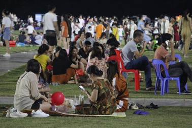 Chuyển vùng màu cam, một thị xã tạm dừng các hoạt động không thiết yếu