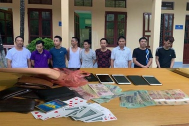 Bắt quả tang nhiều “con bạc” đang sát phạt, thu giữ gần 200 trăm triệu đồng