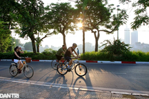 Lối sống ít vận động, ăn nhiều đồ ăn nhanh làm gia tăng bệnh tim mạch