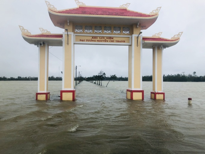 Thừa Thiên Huế: Nước lũ lên nhanh, nhiều nơi ngập sâu trở lại - Ảnh 13. Thừa Thiên Huế: Nước lũ lên nhanh, nhiều nơi ngập sâu trở lại - Ảnh 13.