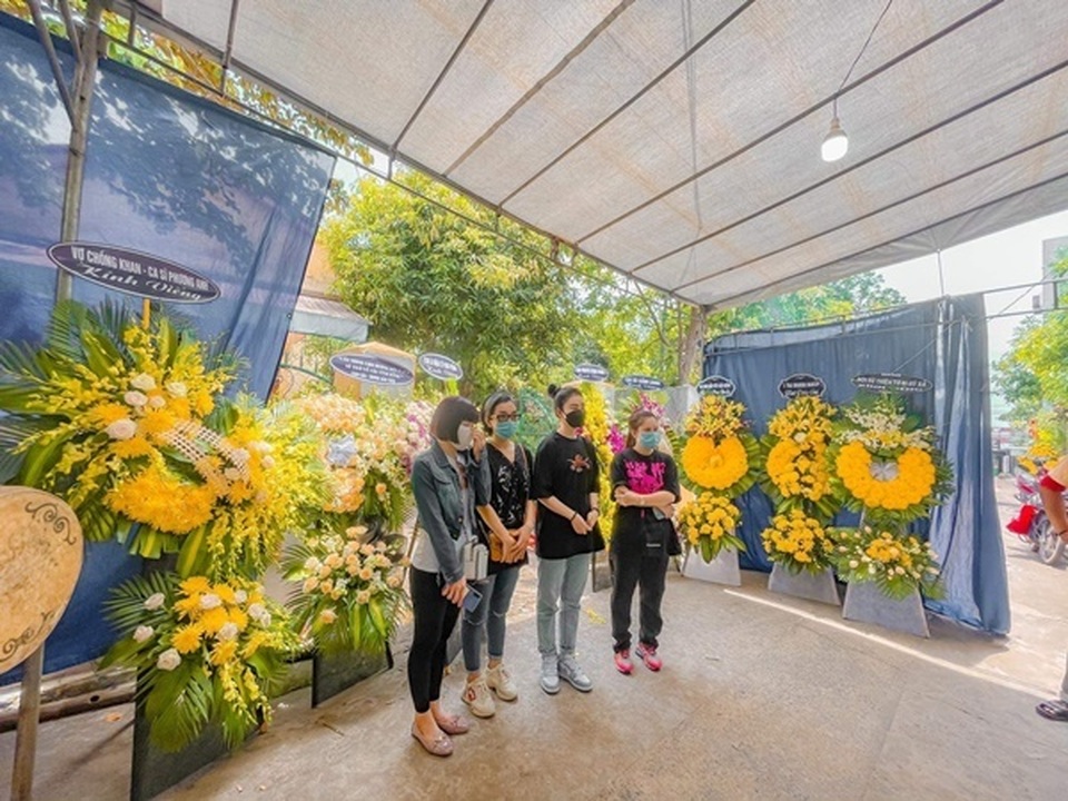 Những ngày tháng cuối đời, NTK Nhật Dũng đau đầu dữ dội, phải ngủ ngồi - 4 Những ngày tháng cuối đời, NTK Nhật Dũng đau đầu dữ dội, phải ngủ ngồi - 4