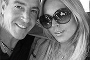 Rời trại cai nghiện, Lindsay Lohan lại "đắt hàng"...