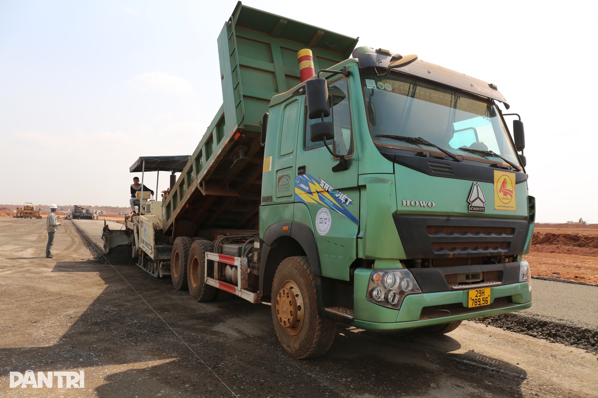 Hối hả thi công sân bay Long Thành khi dòng người đã về quê đón Tết - 10 Hối hả thi công sân bay Long Thành khi dòng người đã về quê đón Tết - 10