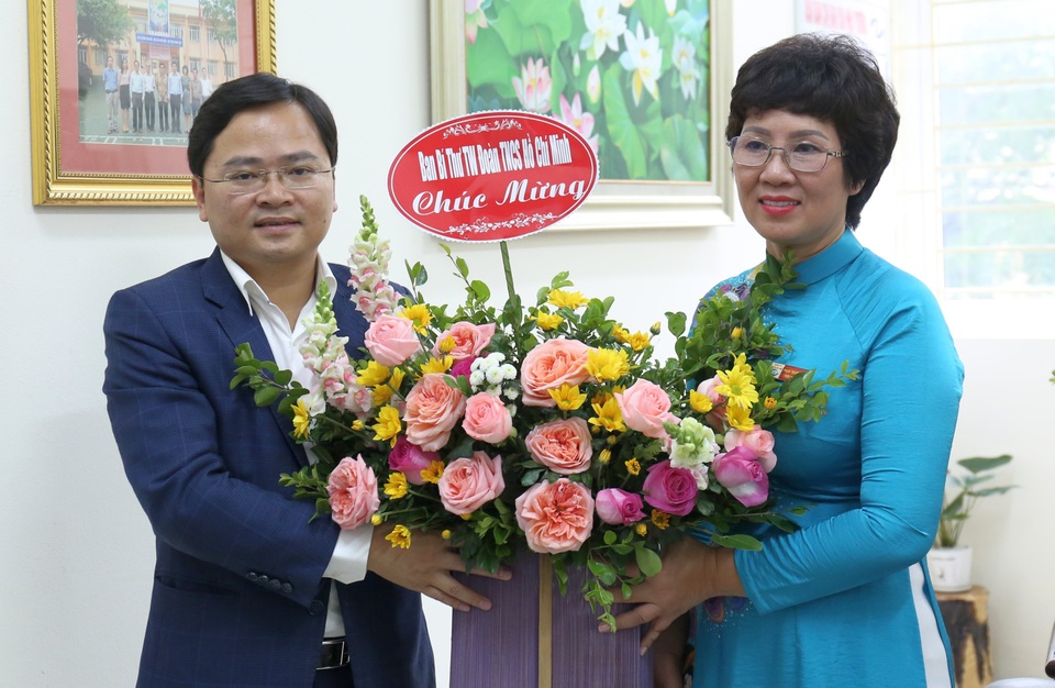 Ngạc nhiên khả năng vẽ tranh tài tình của học trò khiếm thị - 3 Ngạc nhiên khả năng vẽ tranh tài tình của học trò khiếm thị - 3
