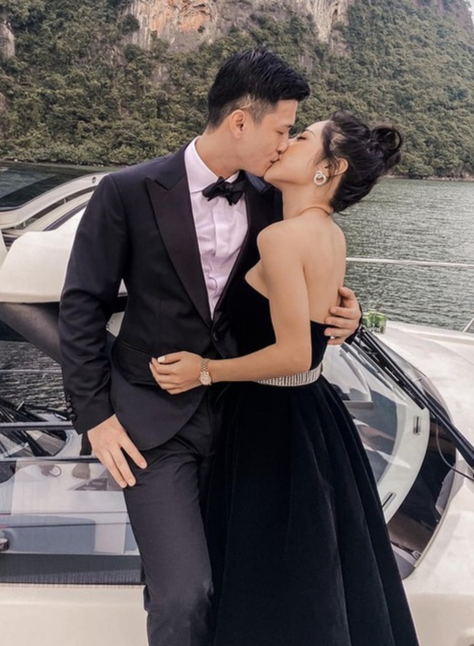 Các sao Việt khoe hạnh phúc, người được chúc mừng - kẻ bị cạnh khóe - 2