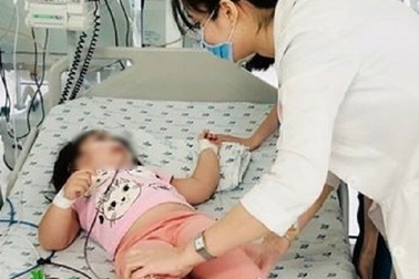 Bà nội trộn thuốc diệt chuột vào cơm, cháu gái lấy ăn