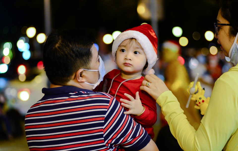 Giới trẻ Sài Gòn chơi Noel.jpg Giới trẻ Sài Gòn chơi Noel.jpg