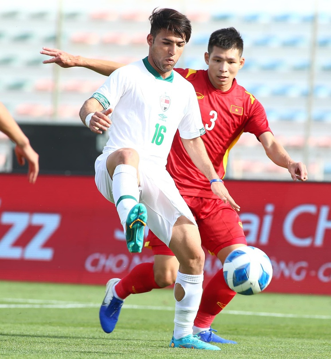 Sự ổn định bất ngờ của hàng thủ U23 Việt Nam trước U23 Iraq - 1 Sự ổn định bất ngờ của hàng thủ U23 Việt Nam trước U23 Iraq - 1