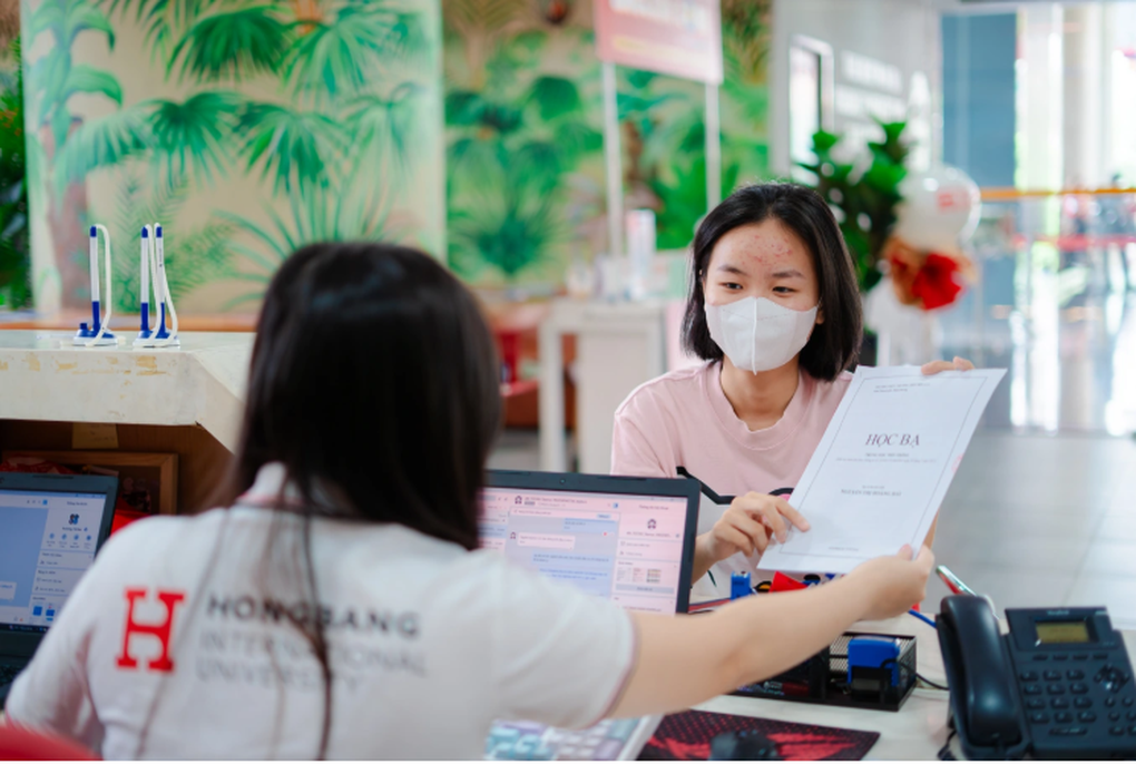 Hàng loạt trường đại học phía Nam công bố điểm sàn, cao nhất 24 điểm - 3 Hàng loạt trường đại học phía Nam công bố điểm sàn, cao nhất 24 điểm - 3