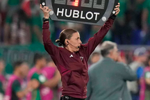 Nữ trọng tài đầu tiên trong lịch sử World Cup sắp xuất hiện