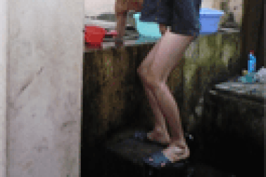 “Tắm tiên” ở xóm trọ