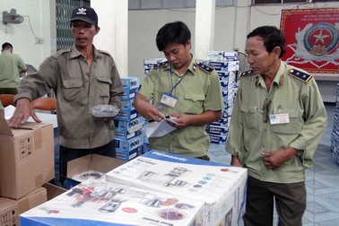 Phú Yên: Bắt giữ một lượng lớn hàng hóa không rõ nguồn gốc