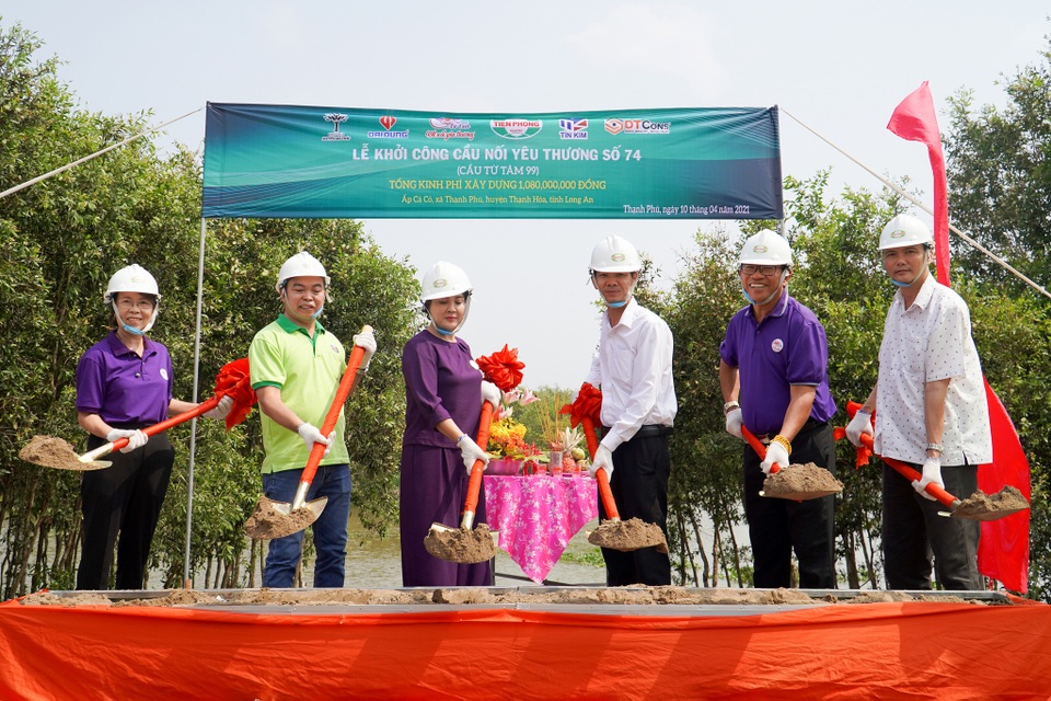 Khởi công, khánh thành 7 cây cầu nối yêu thương vượt sông nước miền Tây - 1 Khởi công, khánh thành 7 cây cầu nối yêu thương vượt sông nước miền Tây - 1
