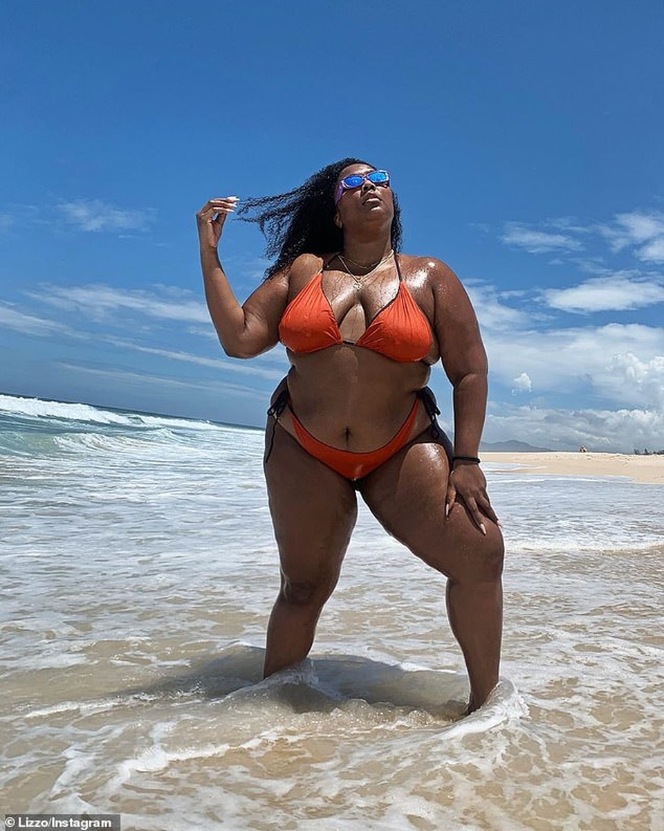 Lizzo tức giận khi bị TikTok gỡ clip áo tắm - 1 Lizzo tức giận khi bị TikTok gỡ clip áo tắm - 1
