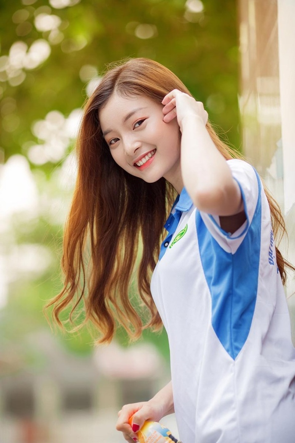 Á khôi Tài sắc Việt Nam đẹp rạng ngời trong bộ đồng phục giản dị - 4