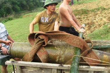 Xử lý an toàn quả bom 500 cân Anh dưới sông