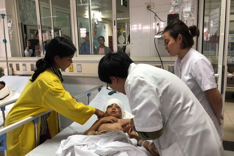 Cậu bé 12 tuổi bị hai con chó giằng xé, vật lộn 20 phút trước khi được phát hiện