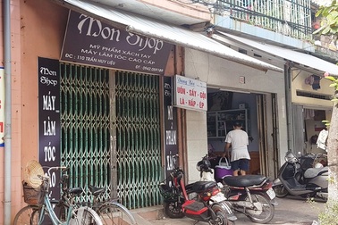 Truy bắt 2 nghi phạm chém người ở cửa hàng mỹ phẩm