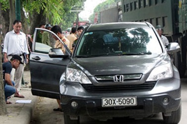 Cán bộ Quận ủy Cầu Giấy tham gia bàn bạc đánh “dằn mặt” chủ xe CRV