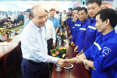 Thủ tướng thăm, tặng quà công nhân, người lao động Công ty Than Hà Lầm.