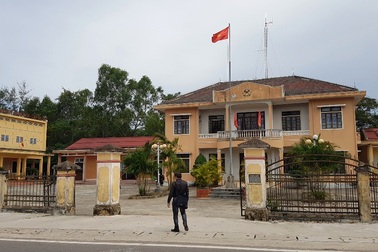 Tạm đình chỉ công tác với trưởng công an xã “vung gậy trúng mặt” dân