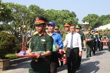 Truy điệu, an táng 9 hài cốt liệt sĩ được quy tập tại Lào