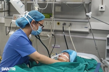 Em học sinh người Dao mang khối u khổng lồ đã đầu hàng số phận