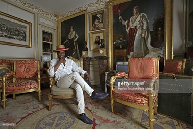 Hoàng tử Trung Phi đăng ký dự show Đỗ Trịnh Hoài Nam tại Paris Haute Couture