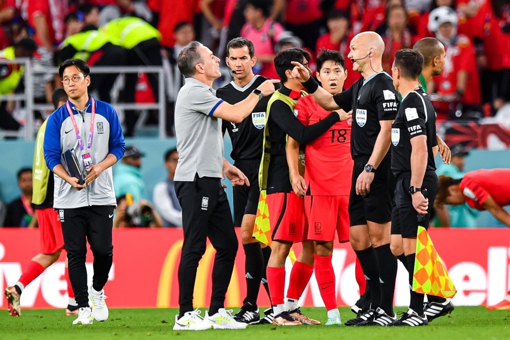 Son Heung Min khóc nức nở, HLV Hàn Quốc nhận thẻ đỏ sau thất bại cay đắng - 4 Son Heung Min khóc nức nở, HLV Hàn Quốc nhận thẻ đỏ sau thất bại cay đắng - 4
